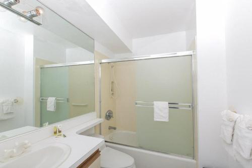 Ilikai Marina 1688 Yacht Harbor View 1BR_3