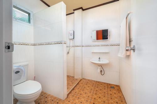 a bathroom with a toilet and a sink at Bantung Resort in Sukhothai