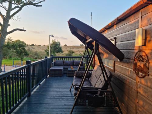 Μπαλκόνι ή βεράντα στο Foxwood Lodge Private Hot Tub Getaway