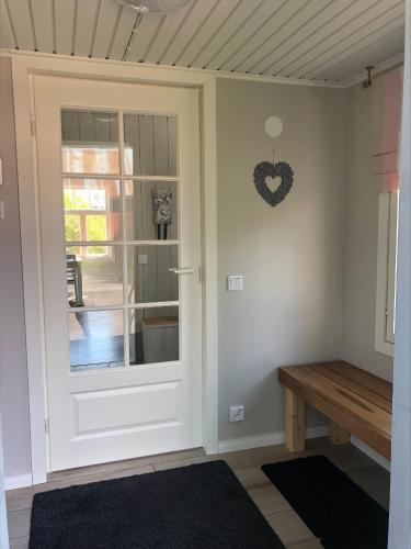 a room with a door with a heart on the wall at Villa Taivaanvuohi in Kyrö
