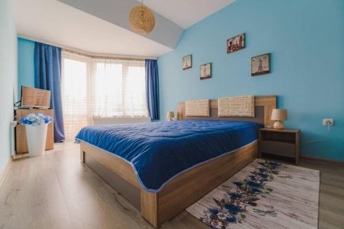 Un pat sau paturi într-o cameră la New & Comfortable home in Blagoevgrad center