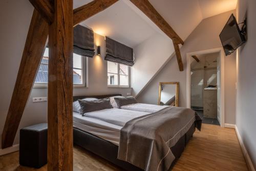 Postel nebo postele na pokoji v ubytování Hotel zur Krone