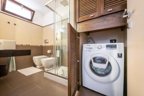 a washer and dryer in a bathroom with a toilet at Casa Michelle in Villaputzu