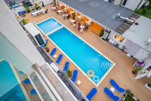 Hồ bơi trong/gần RIA Apartments
