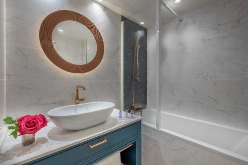 Hôtel Le Tourville by Inwood Hotels photo 58