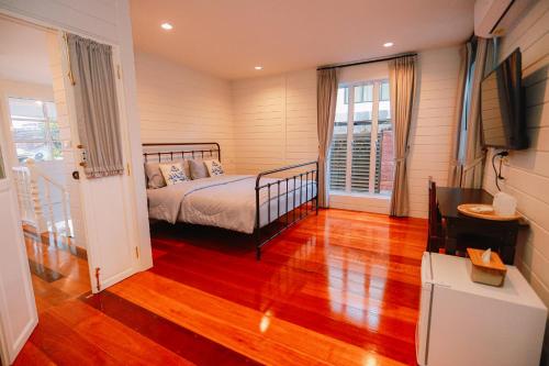 Una cama o camas en una habitación de Chertel Poshtel