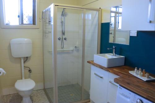 a bathroom with a shower and a toilet and a sink at Stay and Relax in Barmera