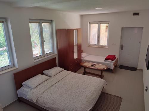Apartments Three Ohridにあるベッド