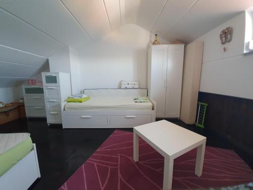 Postel nebo postele na pokoji v ubytování Modern Two Floors Apartment With A Beautiful View