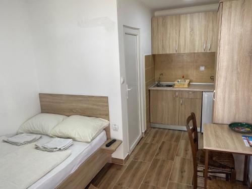 a small room with a bed and a table at Vila Zdravković Prolom Banja in Prolomska Banja