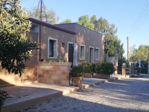 a house with a row of plants in front of it at Appartamenti turistici Aprile Antonio Luigi in Borgagne