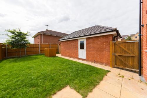 Greenfield's Oxlade Home - Modern 3 Bed room House, Langley, Slough