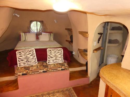 a bedroom with a bed in a small room at Rockwood Earth Lodge in Champagne Valley