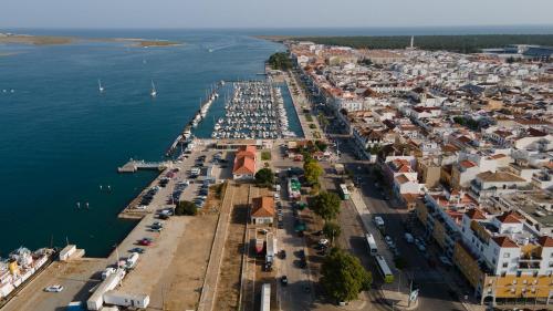 Uma vista aérea de LovelyStay - Flats in VRSA Historical Center