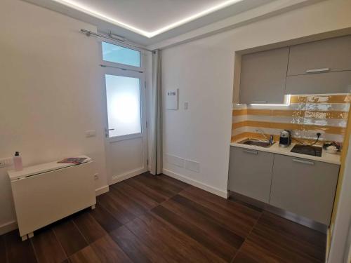 Virtuvė arba virtuvėlė apgyvendinimo įstaigoje Sorrento Punto It Apartment