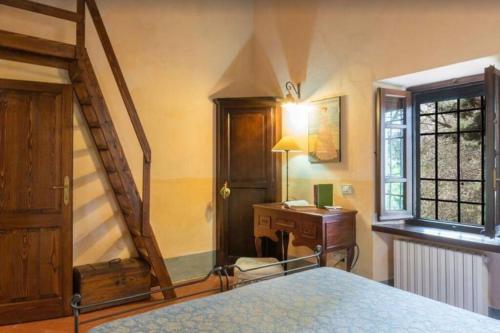 Ένα ή περισσότερα κρεβάτια σε δωμάτιο στο Exclusive Villa Parrano - countryside with pool