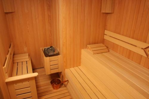 a model of a sauna with a bed and a stool at New Balturk Hotel Izmit in Kocaeli