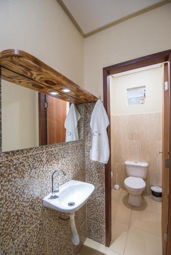 a bathroom with a sink and a toilet at Village Brasil, Lençóis in Lençóis