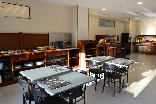 Restoran atau tempat lain untuk makan di La Figuerola Hotel & Restaurant