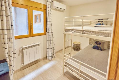 Tempat tidur susun dalam kamar di Cuenca Homevibes