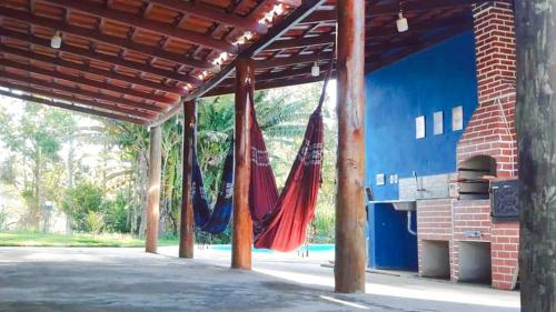 a couple of hammocks hanging from a building at Chácara Nilton soares in São José da Barra