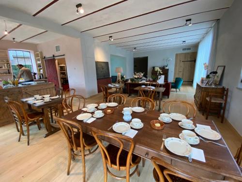 En restaurang eller annat matställe på Guesthouse Graaf Jan