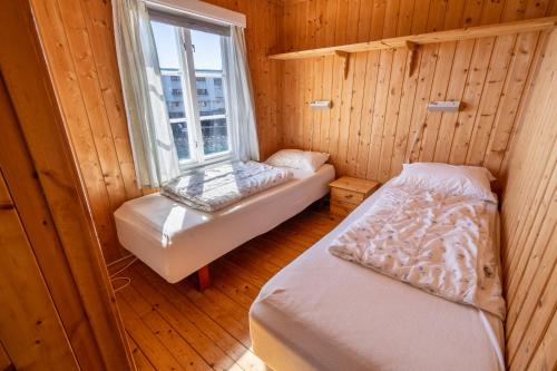 Postel nebo postele na pokoji v ubytování Å-Hamna Rorbuer
