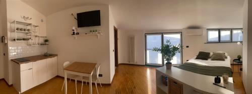 Gallery image of Charming studio next to Fiera with Terrace and parking in Pero