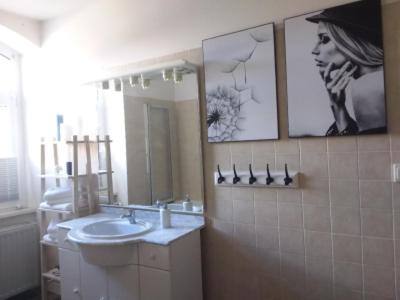 a bathroom with two sinks and a mirror at Luna et Sol - Haus am See großes Apartment in Seehausen