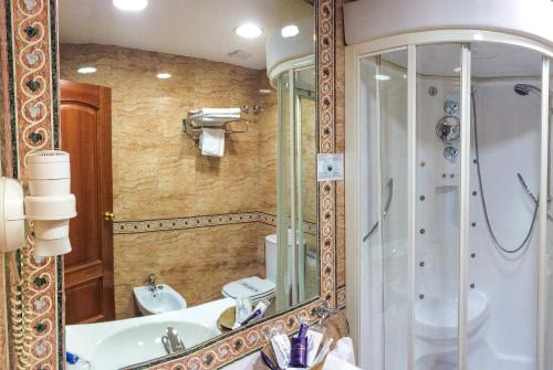A bathroom at Reino de Granada