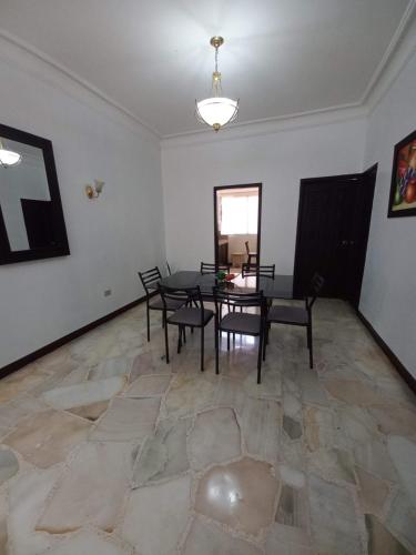 a dining room with a table and chairs at Del Sol Suites - Apartamento Familiar in Guayaquil