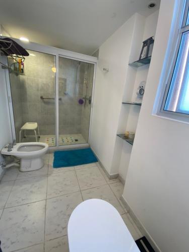 A bathroom at Comfortable Beachfront apartment in Acapulco