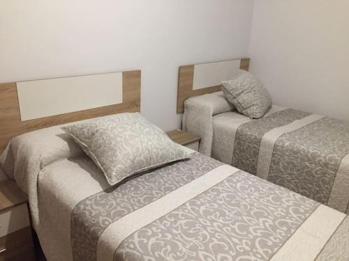 pokój z 2 łóżkami w pokoju w obiekcie Costa del Algarve w mieście Villablanca