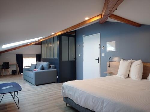 Ένα ή περισσότερα κρεβάτια σε δωμάτιο στο La Bâtisse du Velay