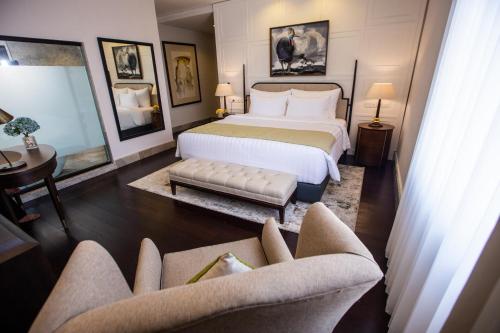 Un pat sau paturi într-o cameră la Suni Hotel and Convention Abepura managed by Parkside