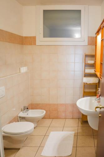 a bathroom with a toilet and a sink at Bellagio Villas in Lezzeno