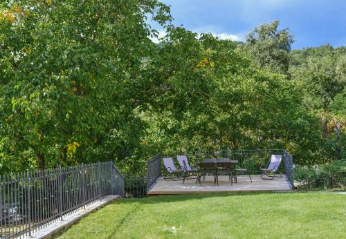 a patio with a table and chairs in a yard at Agriturismo Vezzano in Chiusi della Verna