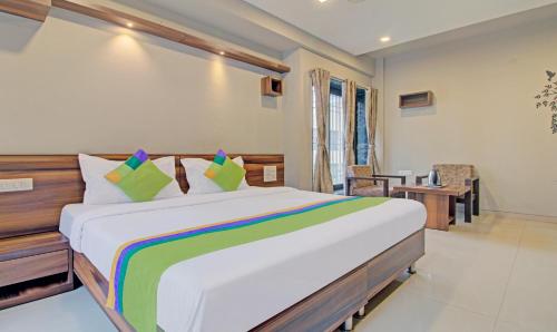 a bedroom with a large bed in a room at Treebo Sumati Baner in Pune