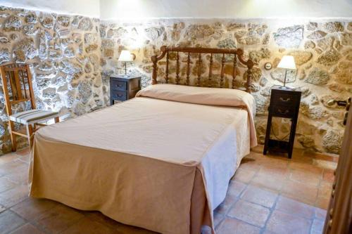 A bed or beds in a room at Un espacio único, 'La Casona del Señor' con bodega
