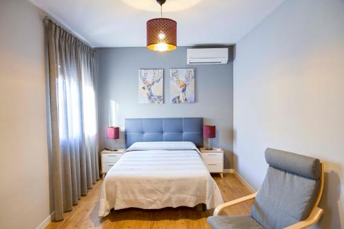 Säng eller sängar i ett rum på B - Apartamento exclusivo con piscina compartida