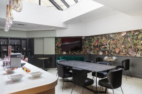 a conference room with a table and chairs and a tv at Hôtel 31 - Paris Tour Eiffel in Paris