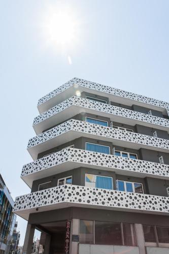 WYZ Athens Apartments by UPSTREET