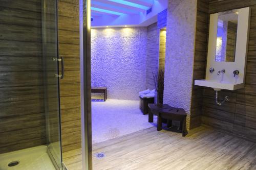 Ванная комната в Ammouliani Hotel
