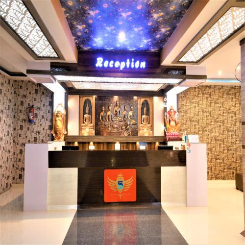 a store in a shopping mall with a star ceiling at Hotel Star Bodh Gaya in Bodh Gaya