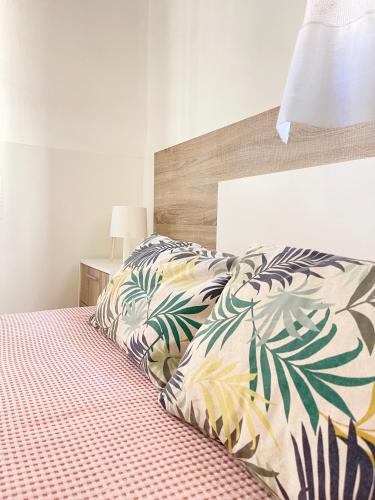 a bedroom with a bed with a bedspread with leaves at La Casita de la Parra, El Hierro in Tamaduste