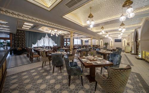Restaurace v ubytování Manor Hotel
