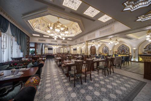Restaurace v ubytování Manor Hotel