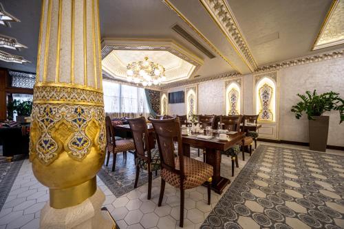 Restaurace v ubytování Manor Hotel
