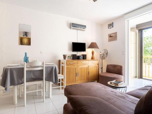 Apartment Palm Beach-10 by Interhome