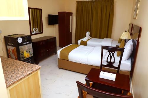  Onyx Hotel Apartments -  Room  picture :   Shower    Safety deposit box    TV                           